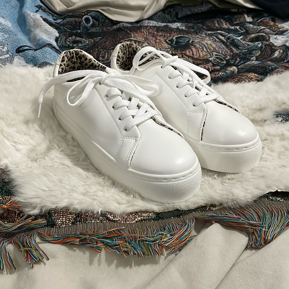 White Casual Sneakers with Leopard Print Interior